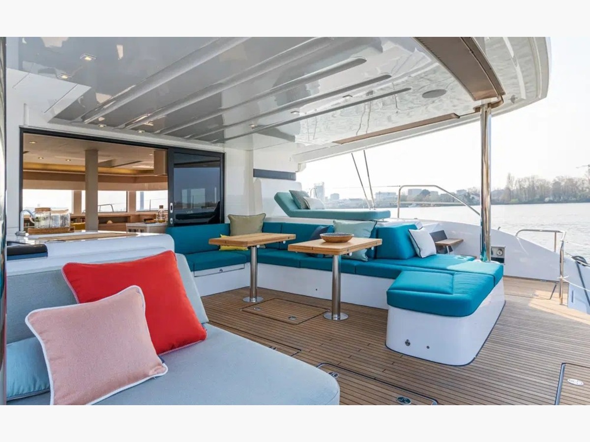 LAGOON 55