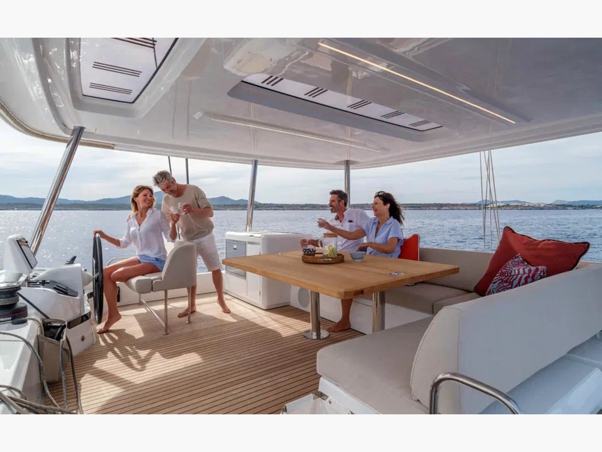 LAGOON 55