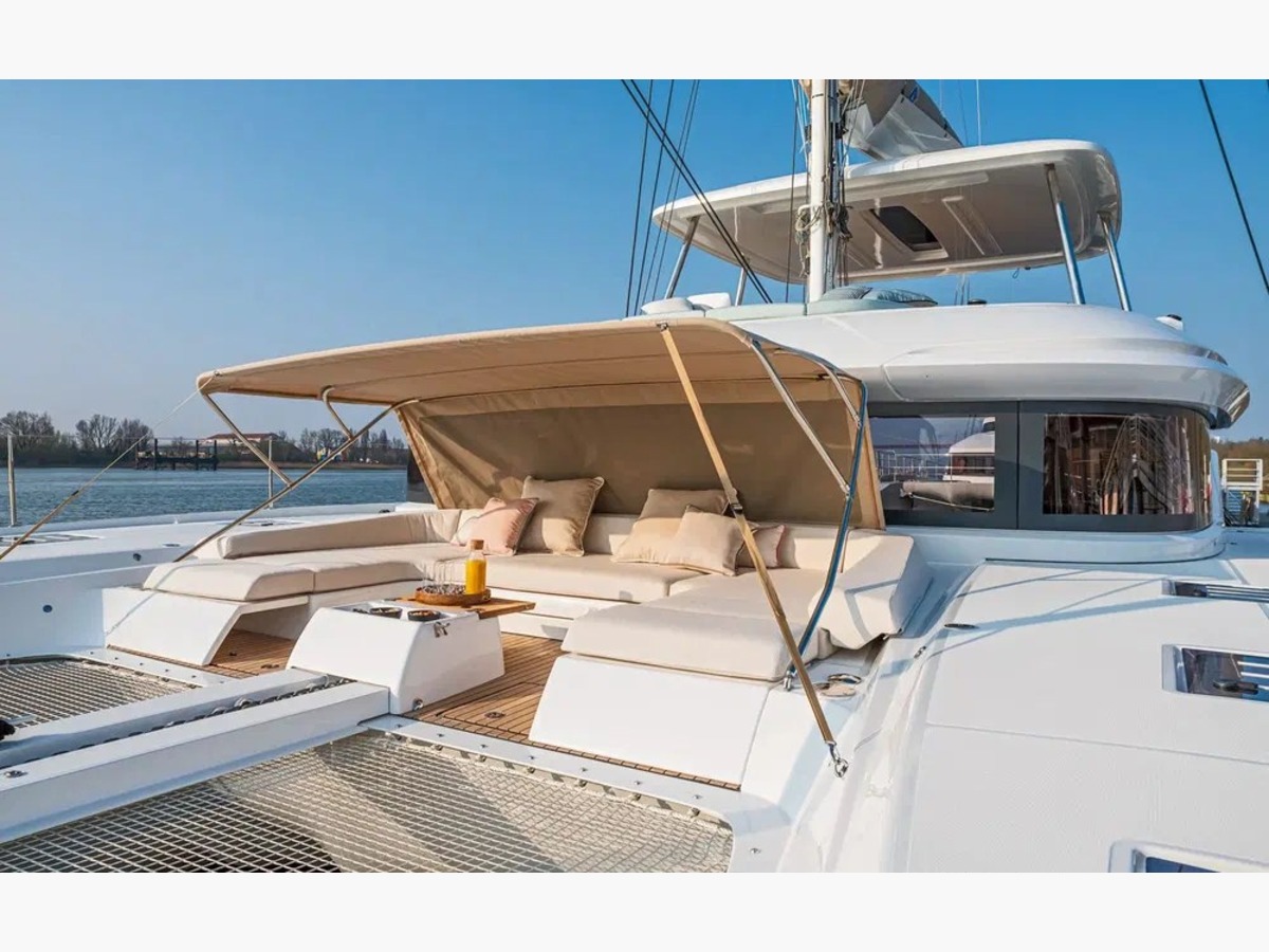LAGOON 55