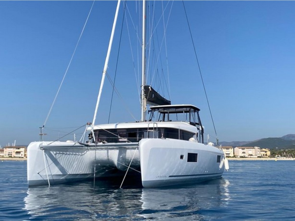 LAGOON 42 