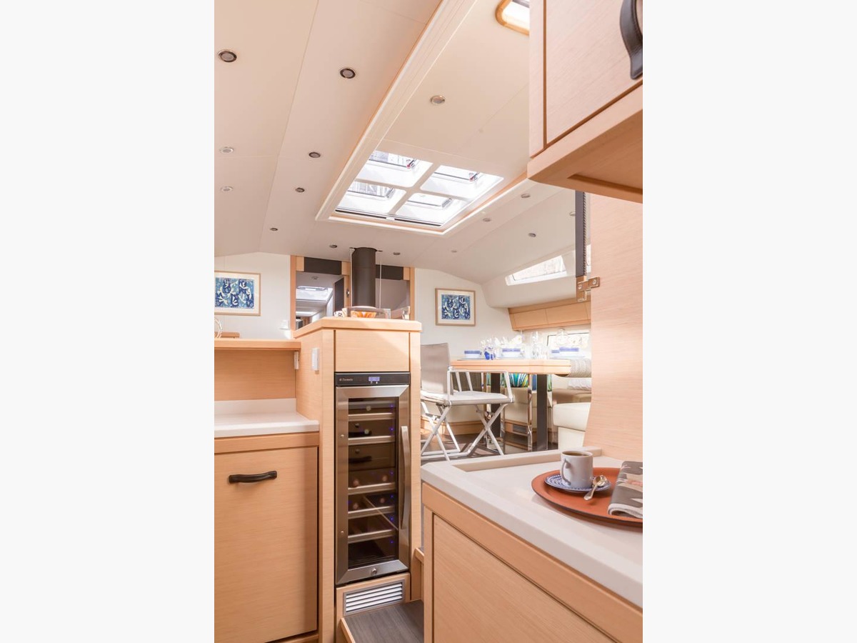 JEANNEAU YACHT 64