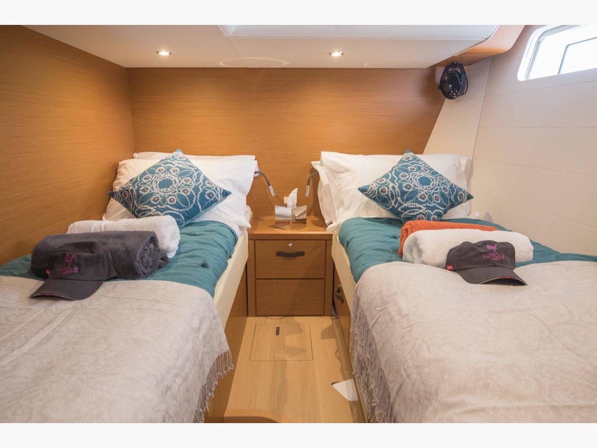 JEANNEAU YACHT 64