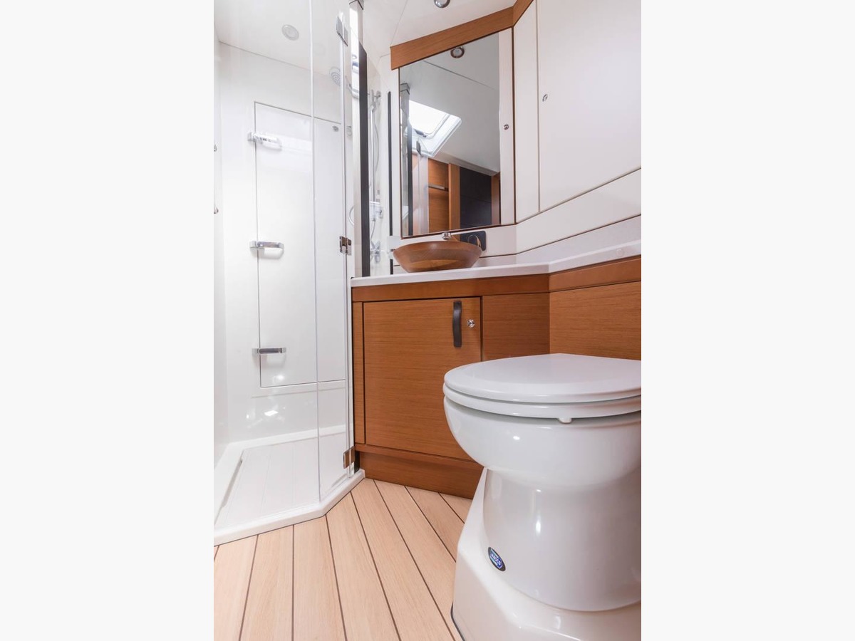JEANNEAU YACHT 64