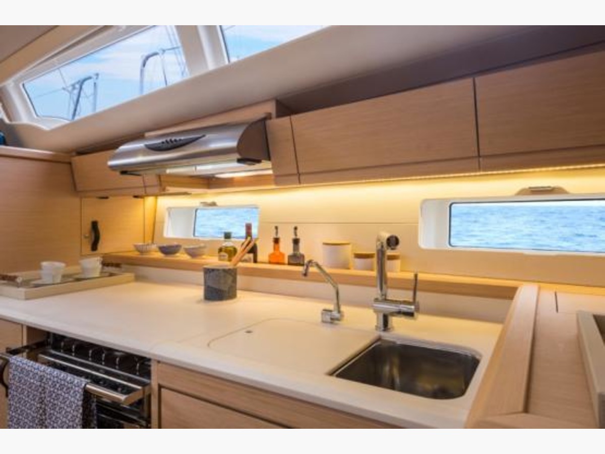 JEANNEAU YACHT 54